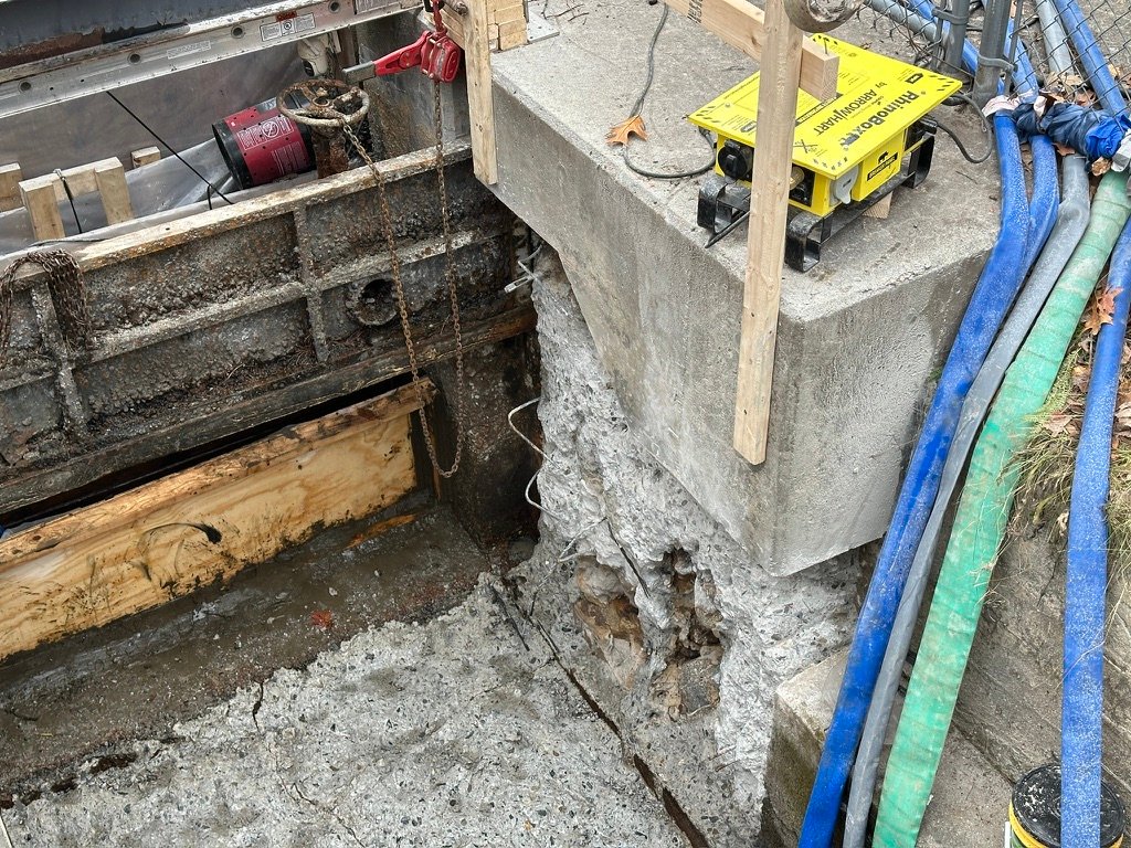 Raymond side repair area and metal gate